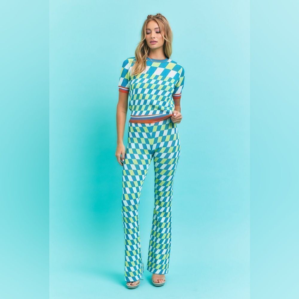 086. ABSTRACT CHECK KNIT SHORT SLEEVE TOP WITH PANT SET - Picture 4 of 8